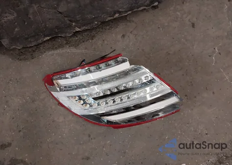 2012 Mercedes-Benz C 63 Amg из США, поврежденный, VIN WDDGF7HB1CA608979